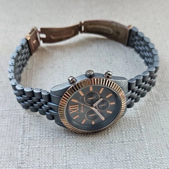 Geneva Women Wristwatch Grey Tone Metal Chain Strap Analog Quartz Watch - Picture 7 of 11